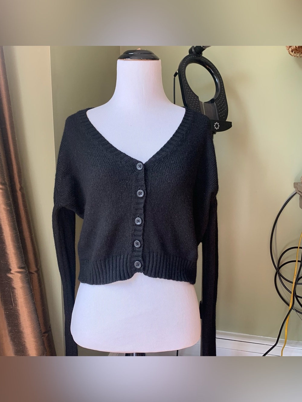 Brandy Melville Cropped Cardigan in Black with Cashmere Made in Italy